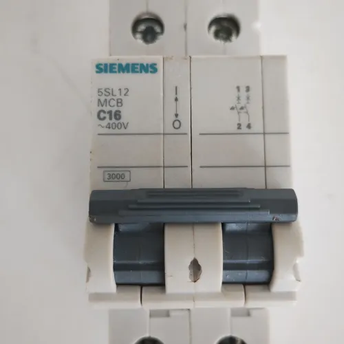 Disjuntor Siemens 5SL12 16 amperes 400V corrente Alternada