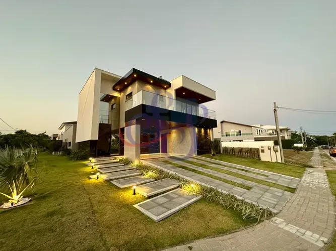 Belíssima casa moderna e de alto padrão no Alphaville Fortaleza!