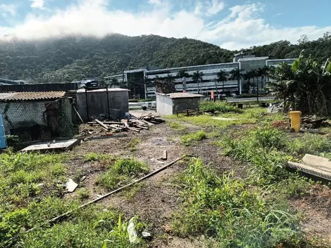 Alugo Terreno aproximadamente 400 m2, SC 401, Trevo Cacupe