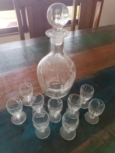 Licoreira com 09 taças cristal