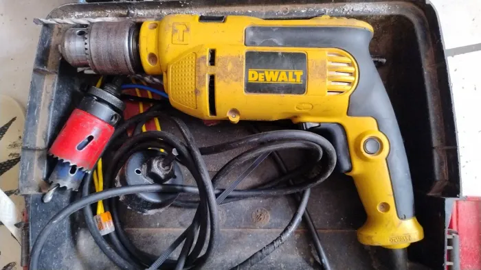 Furadeira DeWalt com Acessórios