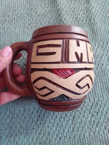 Caneca de cerâmica artesanal