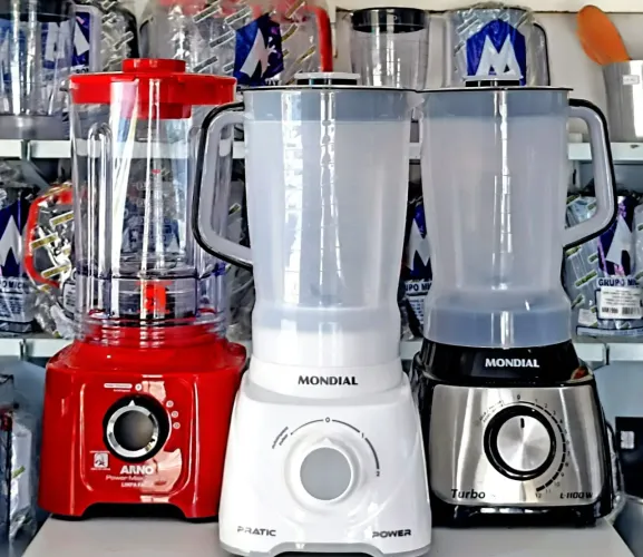 Liquidificadores e copos