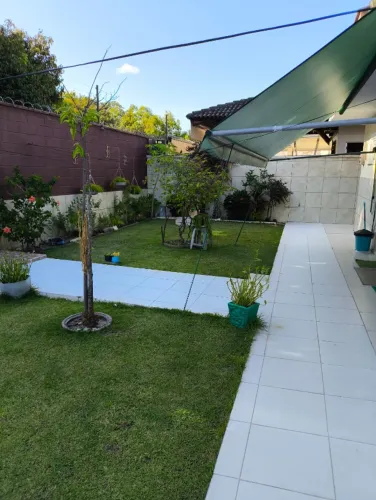 Casa com três quartos sendo dois suítes no condomínio Vivenda dos Ramalhetes - 201m² 