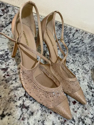 Scarpin cetim rosê com cristais
