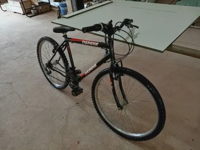 Bicicleta bike Thander aro 27, cor preta e vermelha nova, sem uso