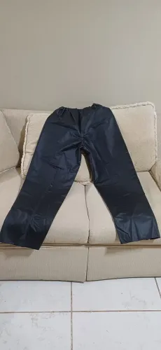 CALÇA CAPA DE CHUVA ALBA NOVA SEM USO 