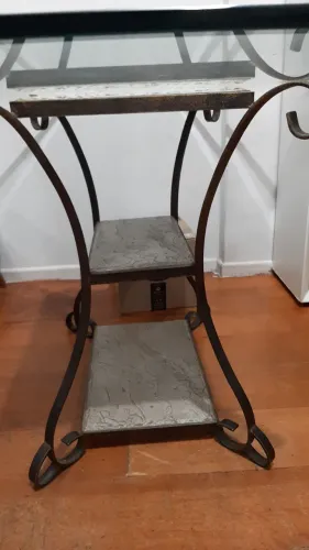 Mesa de mármore ferro e vidro