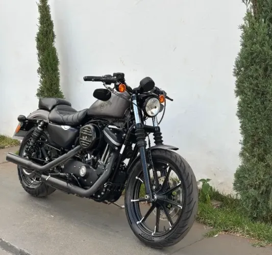 HARLEY DAVIDSON IRON 883