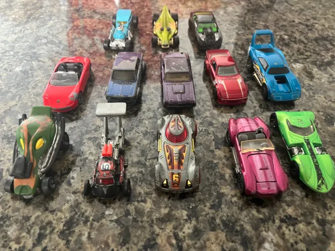 Coleção de Hot Wheels Variados
