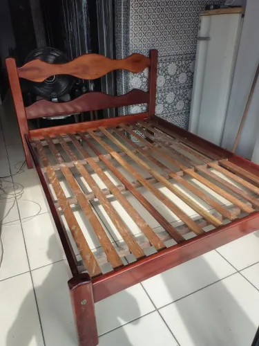 CAMA CASAL DE MADEIRA MACIÇA SEMI NOVA R$360 ENTREGA GRÁTIS 