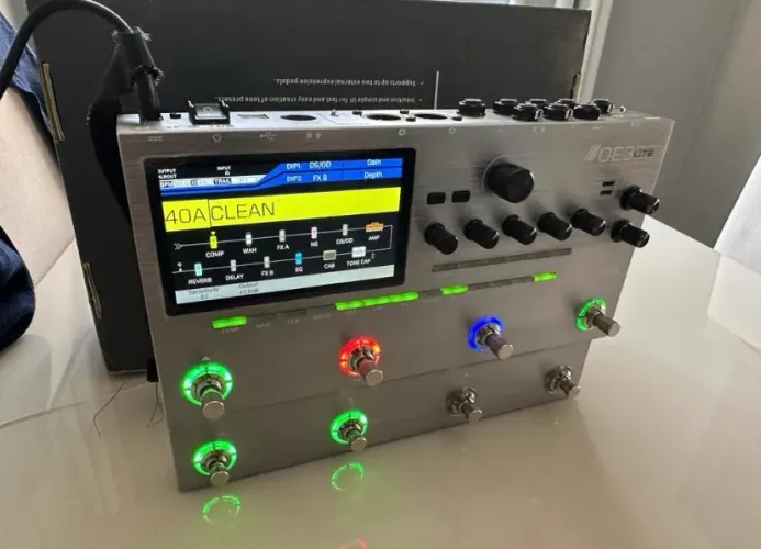 Pedaleira de Guitarra Mooer GE300 Lite
