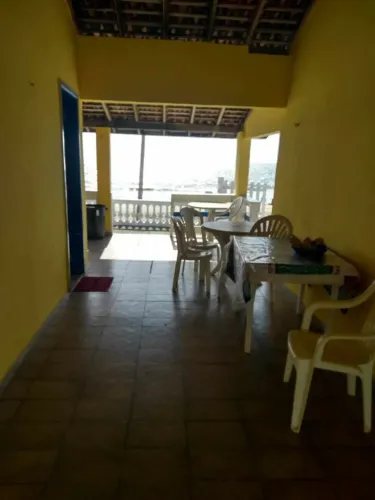 Alugo uma casa de praia por diária.