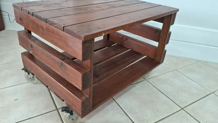 Mesinha centro com rodinhas posso entregar 80cm X 60cm x 53,5cm altu