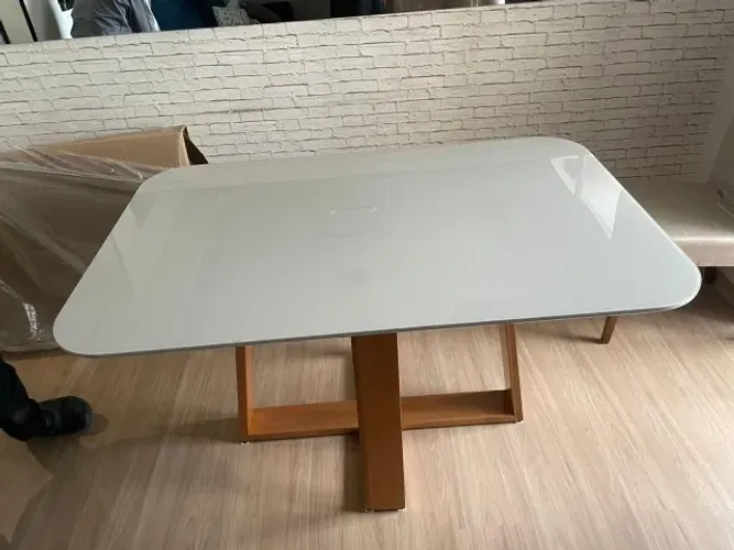 Mesa com vidro1,40 x 0,90 ÚLTIMA PEÇA
