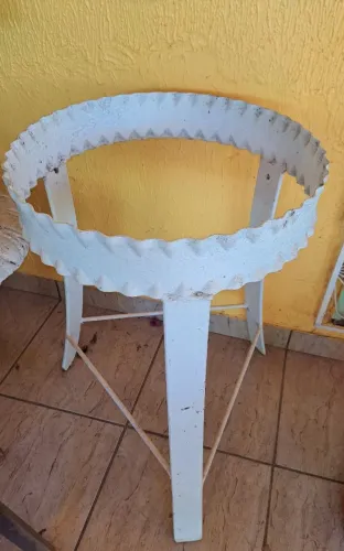 Mesa de ferro branca para jardim