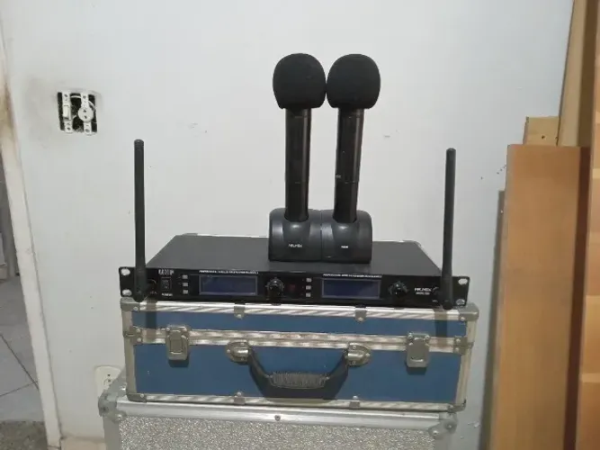 Microfone Sem Fio Mr. Mix modelo MR 7008 