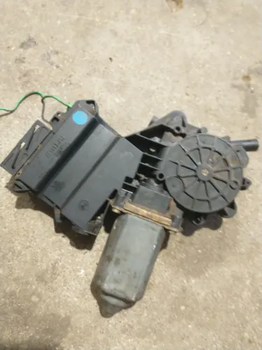 Motor máquina de vidro traseiro direito VW golf 97 