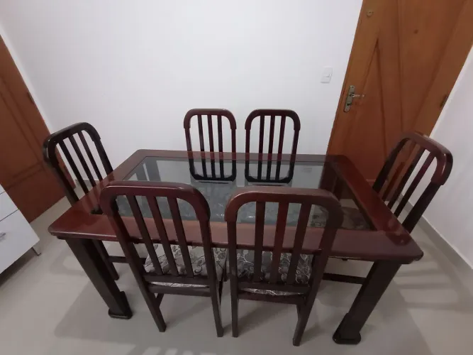 Mesa de Jantar em Madeira com Tampo de Vidro - 6 Cadeiras