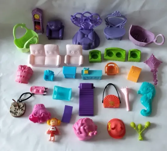 Lote de mini moveis para bonecas