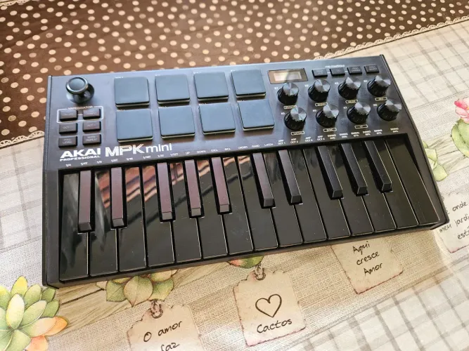 Teclado Controlador MIDI Akai MPK Mini MK3 Preto Special Edition Black 