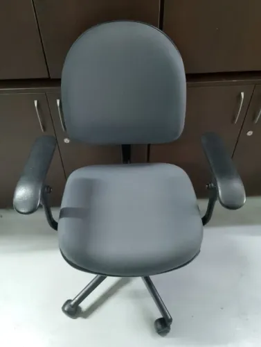 Cadeiras de Escritório Giroflex modelo Polytrop na Promoção