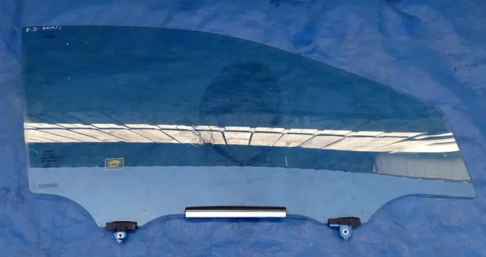 Vidro Porta Dianteira Direita Toyota Yaris 2019 - 2023