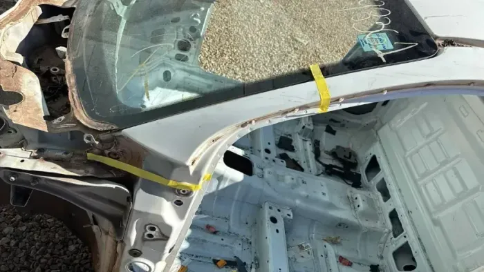 Retalho Coluna Párabrisa Esquerda Fiat Strada 1.3 Cs *93