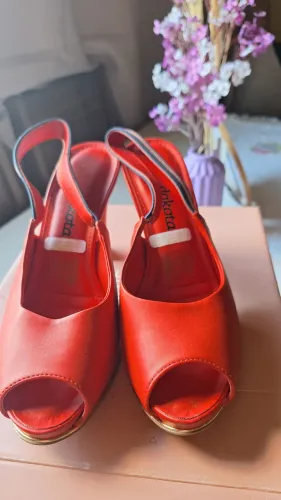 Sandália Dakota Vermelha - Elegância e Conforto