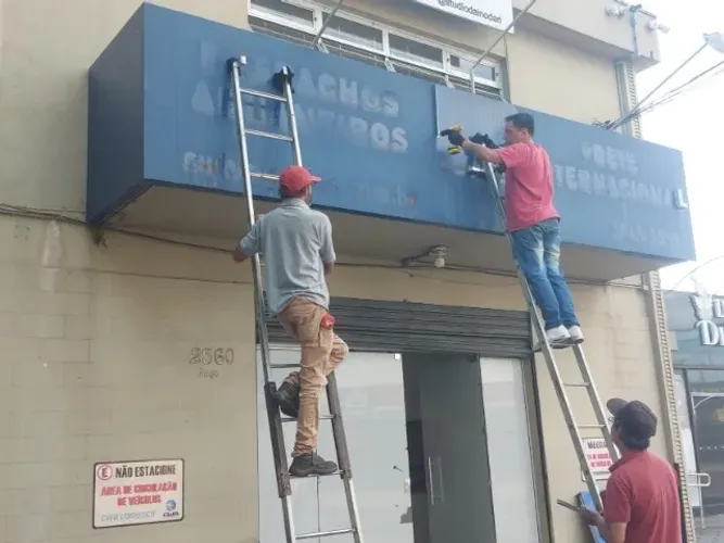 Placas e Luminosos em Lona - Acrílico - Acm - Fachadas - Comunicação Visual e Estruturas m