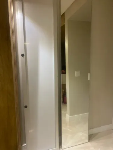Vendo 2 portas com espelho