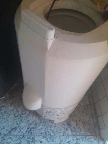 Centrífuga de roupas antiga pequena nao tem tampa