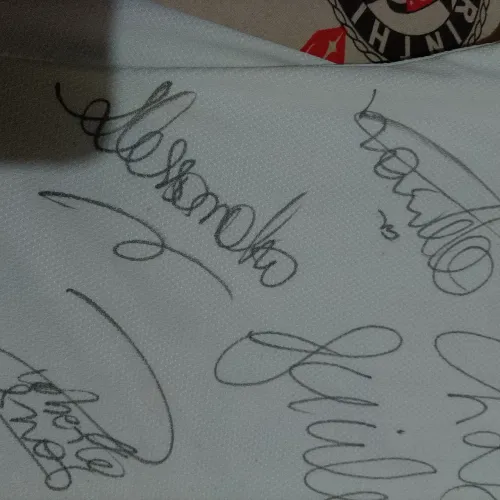 Vendo blusa autografada do Corinthians