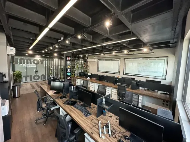 Passo o Ponto - Sala Comercial Completa - Hub de Inovação da SC-401 - 244m²