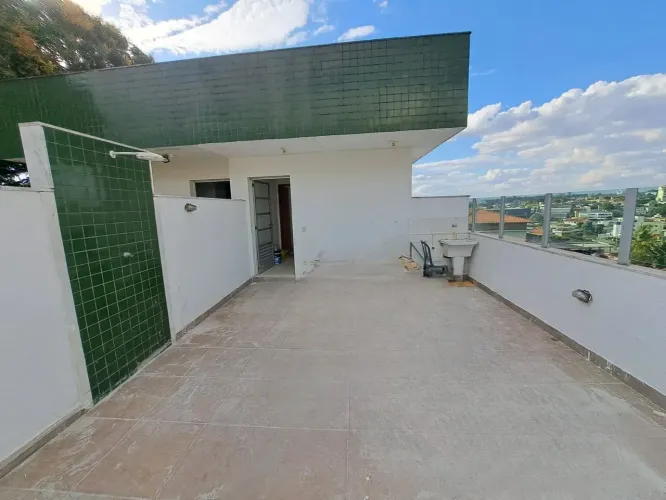 EXCELENTE COBERTURA  PARA LOCAÇÃO NO BAIRRO GLÓRIA