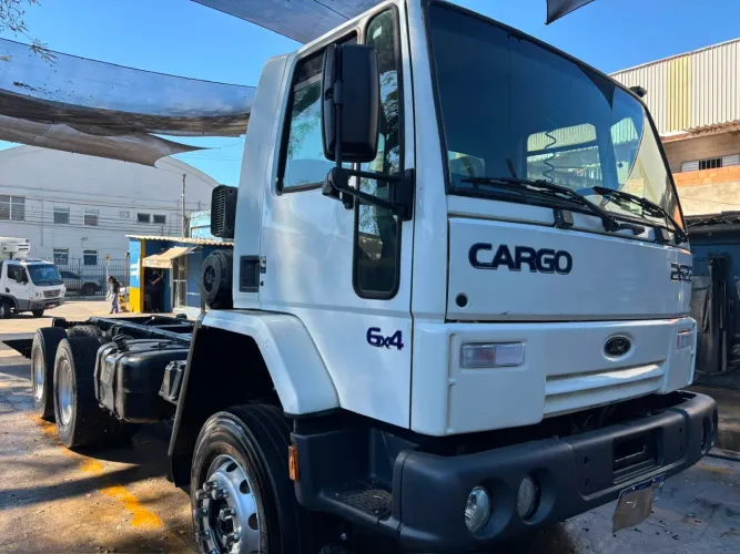 Ford Cargo 2622 - Traçado 6x4 -2006