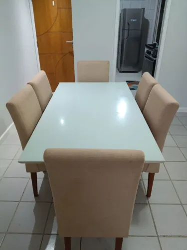 Conjunto de mesa com 6 cadeiras com 02 meses de uso