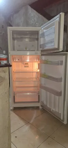 Geladeira Consul funcionando perfeitamente nunca precisou ir para conserto.