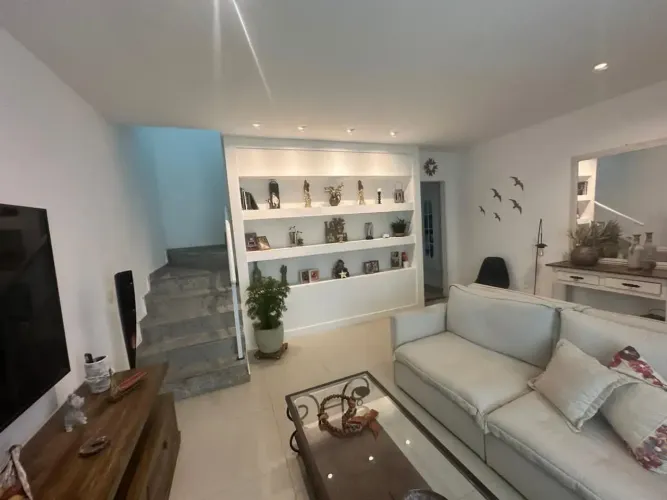 Ilha de Guaratiba | Casa Exclusiva em Condomínio Fechado Cercada pela Natureza.