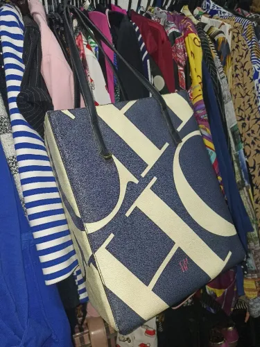 Bolsa Carolina Herrera preta e branca