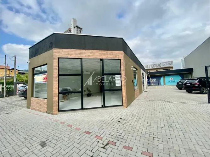 Sala comercial localizado no bairro Velha em uma das vias mais movimentadas de Blumenau.