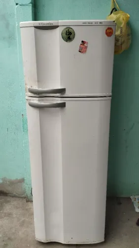 Geladeira Electrolux DC34 (Freezer Gelando 100%) - Retirar em Aribiri