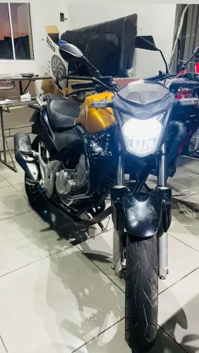 Vendo CB 300 doc atrasado e recibo na mão faz se quiser 
