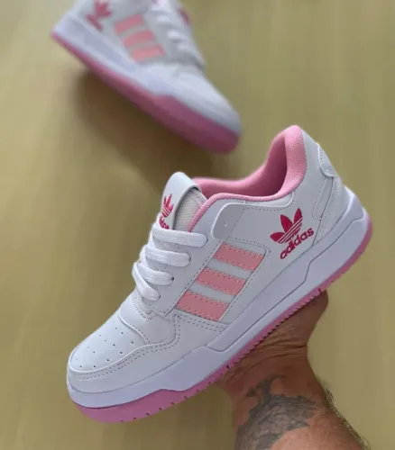 Adidas esportivo