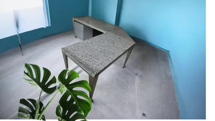 Vendo uma mesa de escritório em L com gaveteiro!