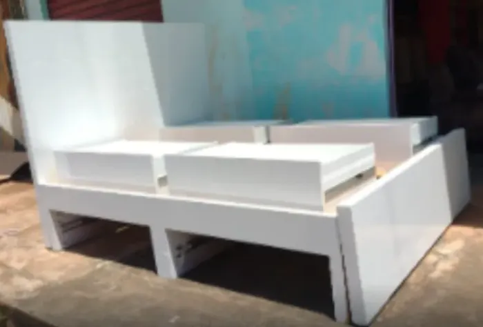 Cama de casal com 4 gavetas