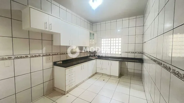 Casa residencial disponível para locação no bairro Bom Jesus.