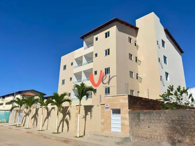 Apartamento com 2 dormitórios à venda, 57 m² por R$ 140.000,00 - Barroso - Fortaleza/CE
