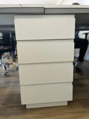 Gaveteiro, com 4 gavetas.