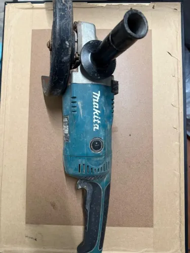 Esmerilhadeira Lixadeira Grande 7pol 2200w Ga7020 Makita